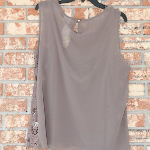 ADIVA Sleeveless Top - Picture 4 of 5